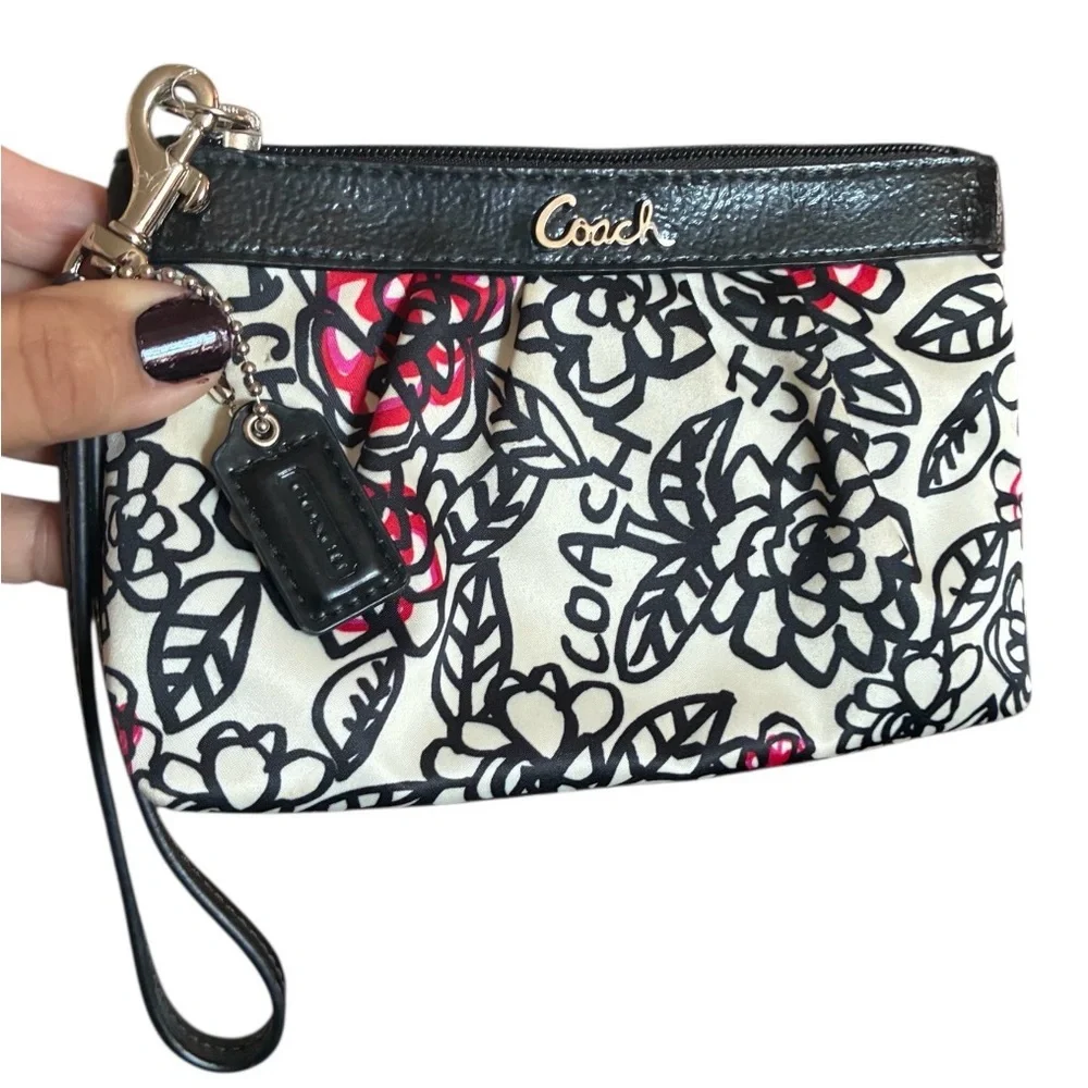 COACH Poppy Wristlet